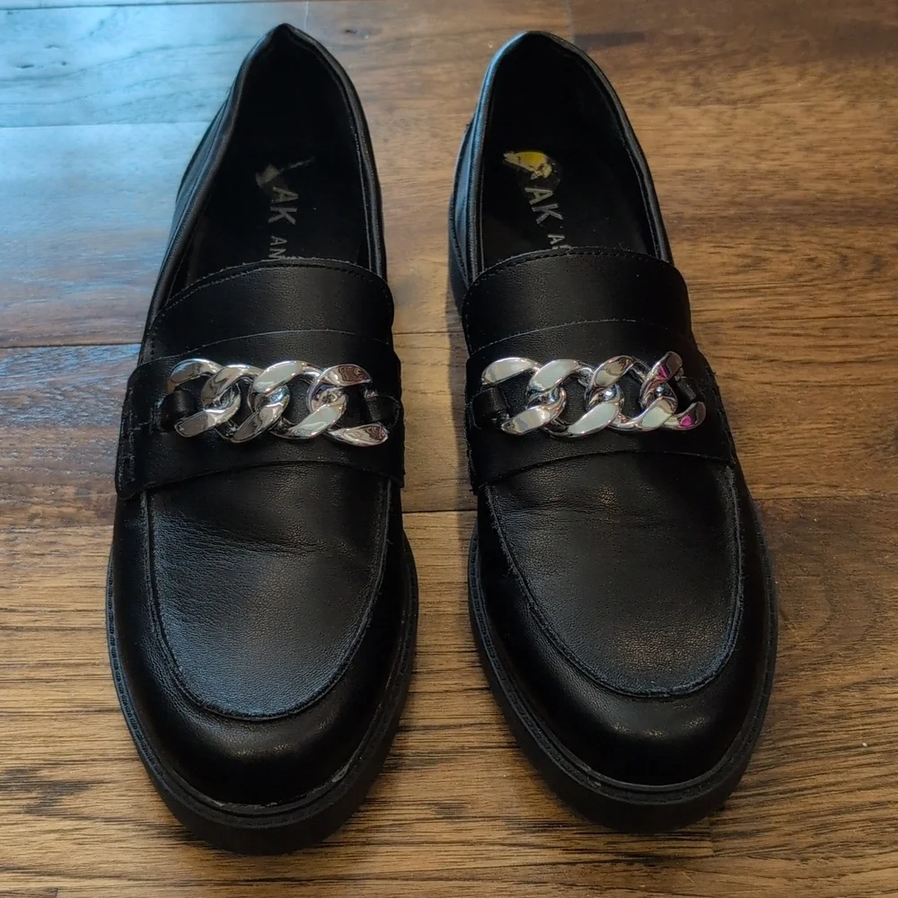 Women's Anne Klein black loafers with silver chain accent size 9M